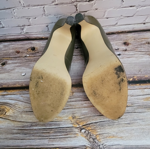 Marc Fisher Patent and Suede Platform Pumps - Size 8.5 - Picture 4 of 11